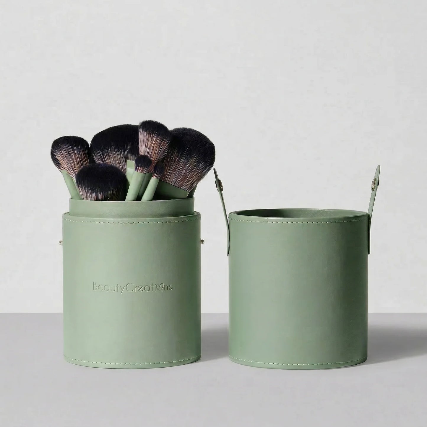 SET DE BROCHAS 24 PIEZAS BEAUTY CREATIONS OH DARLING